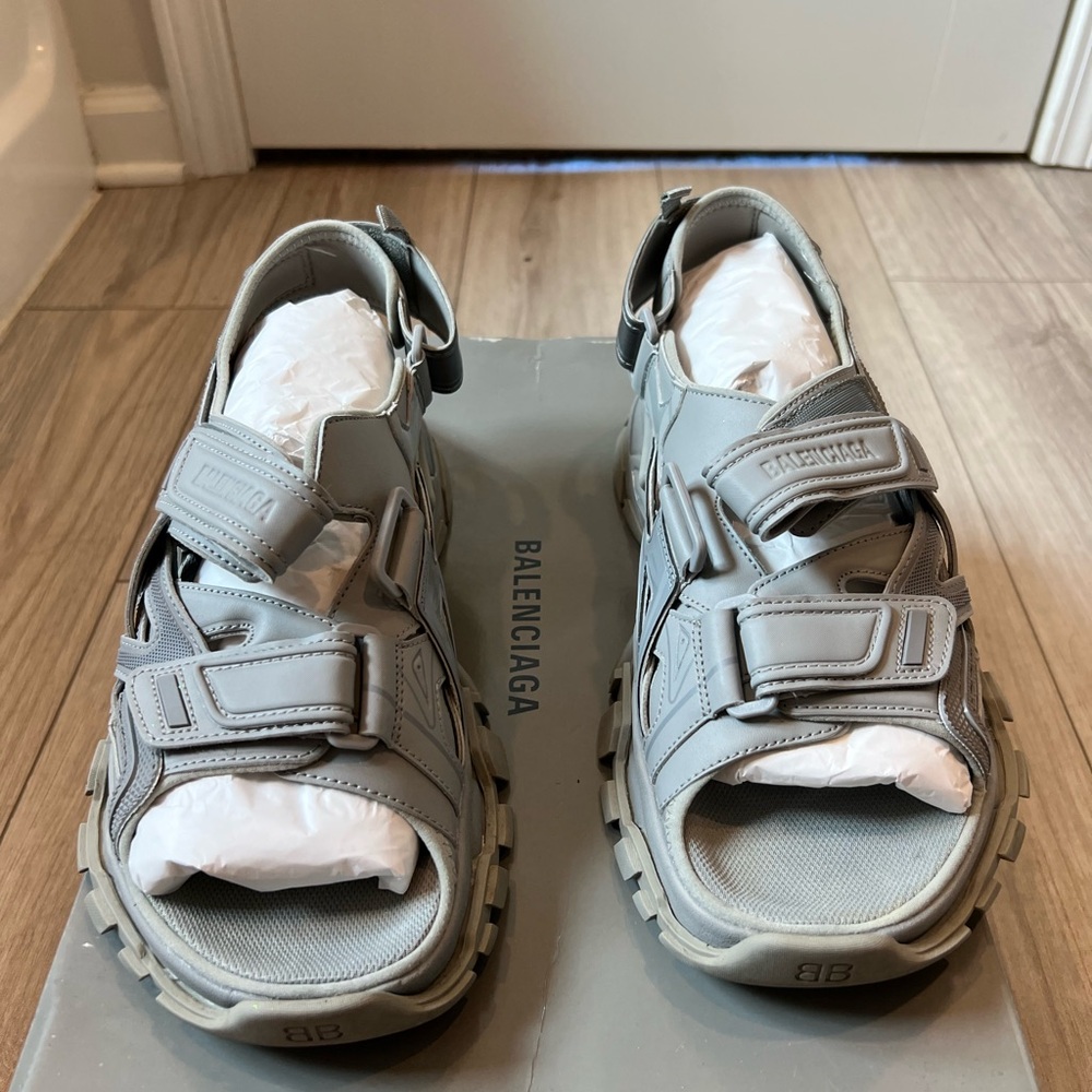 Balenciaga sandal
MONOCOLOR  NEOPRENE/ RUBBER/LF gray